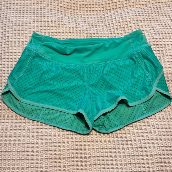 Lululemon 2.5 speed up shorts size 4 - Picture 1 of 1